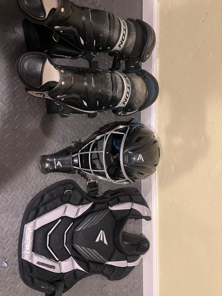 Easton Game Time Catcher's Set Size Youth/junior Ages 9-12