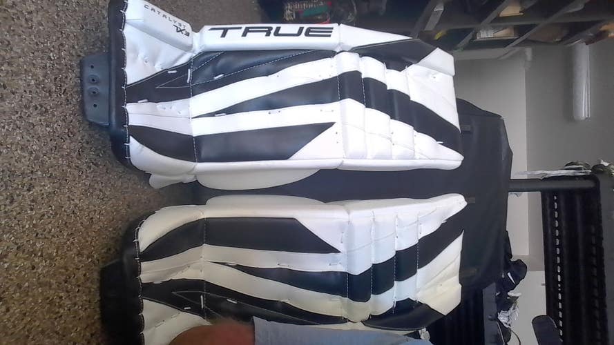 Used 29" True Catalyst 7X3 Goalie Leg Pads