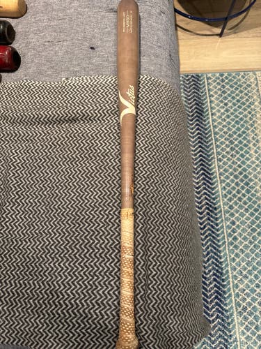 Used  Victus Maple 30 oz 33" Axe Pro Reserve X50 Bat