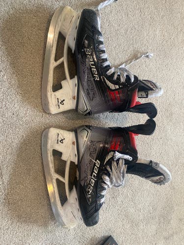 Used Junior Bauer Regular Width Size 1.5 Vapor X5 Pro Hockey Skates