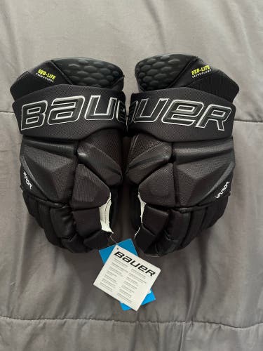 Bauer vapor hyperlite gloves-Size 13. Brand New