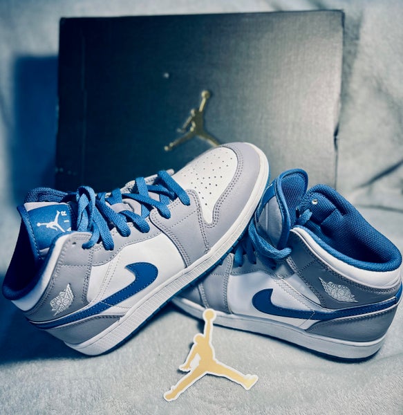 Men's Air Jordan Jordan 1 Mid, Like New!!  AAA+ Condition!!  Men's Youth size 7 Blue, Grey & White