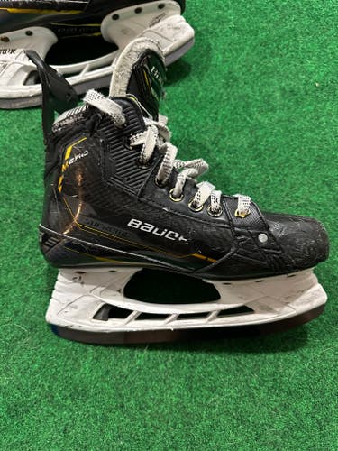 Used Intermediate Bauer Supreme M5 Pro Hockey Skates Wide Width Size 4.5