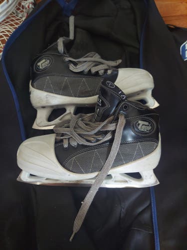 Used Senior CCM Tacks 852 Hockey Goalie Skates Regular Width 7.5