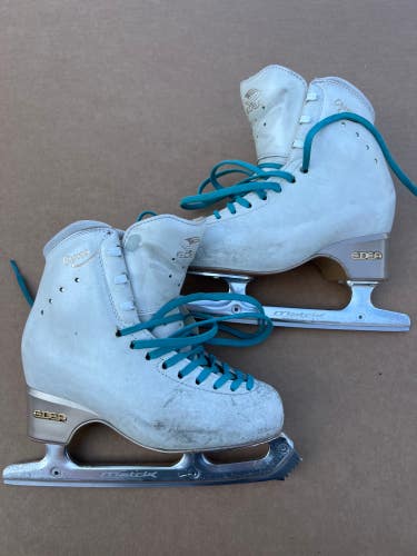 Used EDEA Chorus 0935 Figure Skates | Size 225 B