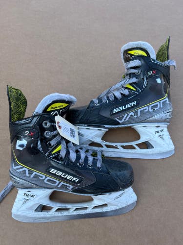 Used Junior Bauer Vapor 3X Hockey Skates Regular Width Size 3