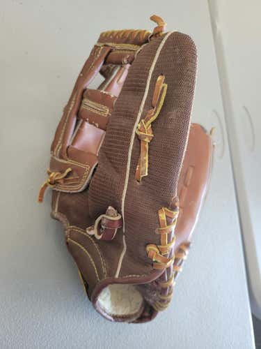 Used Mag Ms-2497 11" Fielders Gloves