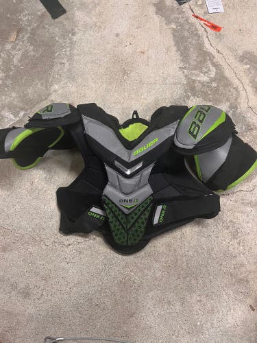Used Youth Bauer Supreme One.6 Shoulder Pads