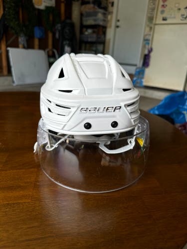 Used Small Bauer Re-Akt 150 Helmet