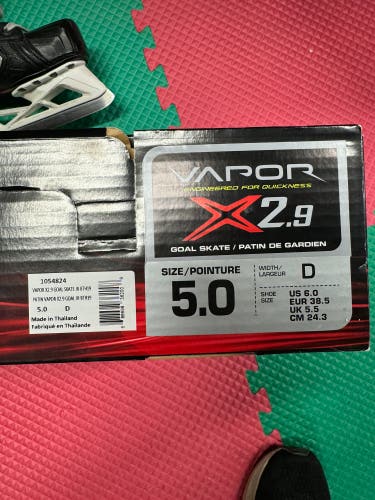 Bauer Vapor x2.9 Goalie Skate, Size 5.0, Shoe Size 6.0