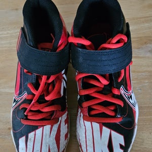 Black & Red Used Size 3Y Kid's Nike Force Trout Baseball Cleats