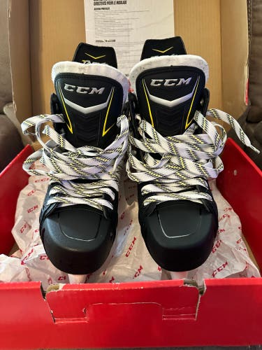 Used Senior CCM Extra Wide Width  9 Tacks 9070 Hockey Skates