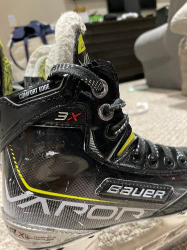 Used Junior Bauer Vapor 3X Hockey Skates Regular Width Size 1