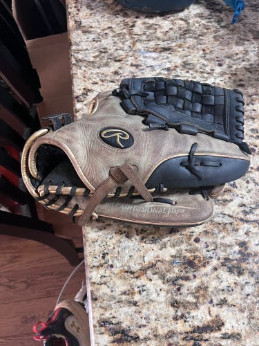 Used 2019 Outfield 12.5" Liberty Advanced Softball Glove