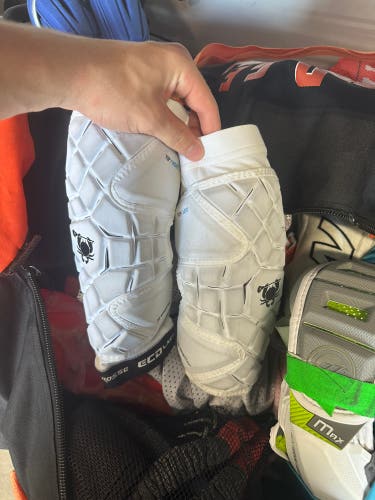 Ecd echo arm pad men's small / medium