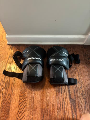 Intermediate Bauer Pro Goalie Knee Pads
