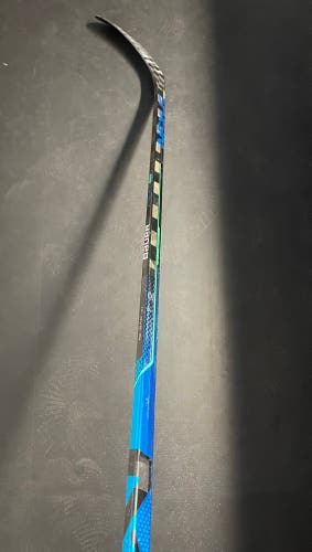 Bauer Right Handed P28 Nexus Geo Hockey Stick