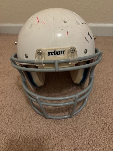 Used Medium Schutt Youth Recruit hybrid Helmet