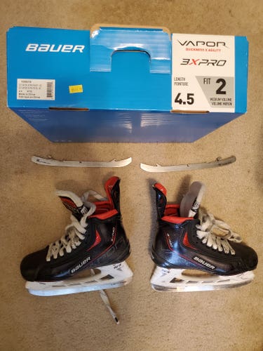 Used Intermediate Bauer Vapor 3X Pro Hockey Skates Size 4.5