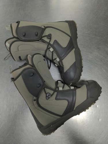 Used Boots Senior 9 Snowboard Mens Boots