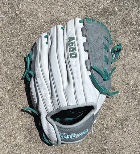 Wilson 11.5 girls A550 Siren