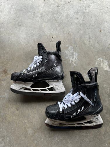 Used Senior Bauer Pro Stock 9.5 Vapor Hyperlite Hockey Skates