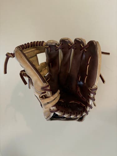 Used Infield 11.5" A2000 Baseball Glove