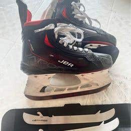 Used Junior Bauer Vapor 3X Pro Hockey Skates Regular Width Size 3