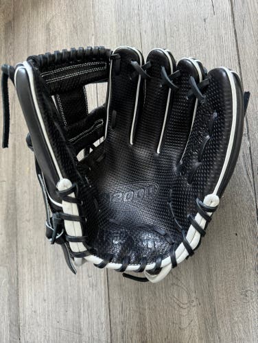 Brand New 2024 Wilson 11.5” SC1786 A2000 Series Glove W/ Spin control