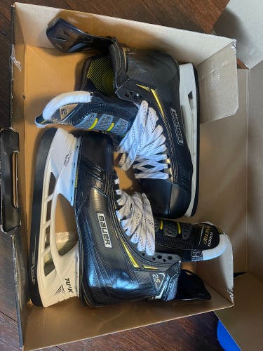 New Bauer Extra Wide Width 12 Supreme 2S Pro Hockey Skates