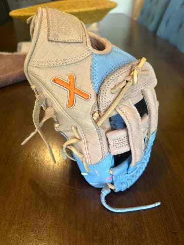 ARIA 11.75 Ice Cream Glove