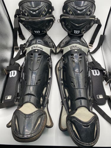 Wilson Pro Stock leg guards M 16”