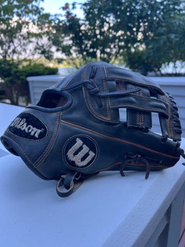 Used Infield 11.5" A2000 PPO5 Baseball Glove