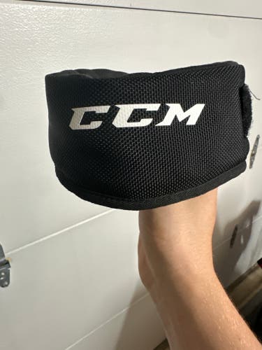 Ccm Ng600 Senior Medium hockey neck guard New