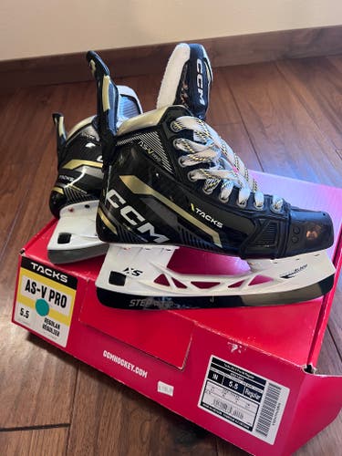 New CCM AS-V Pro Hockey Skates Regular Width Size 5.5