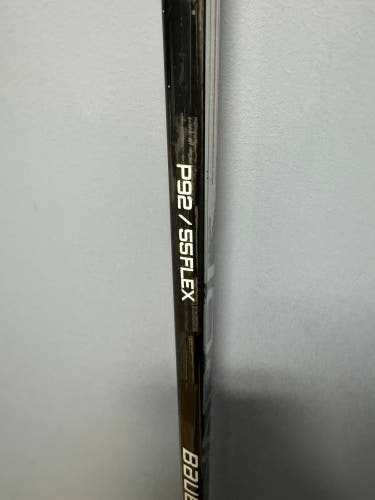 Used Intermediate Bauer Right Handed P92 Vapor Hyperlite Hockey Stick