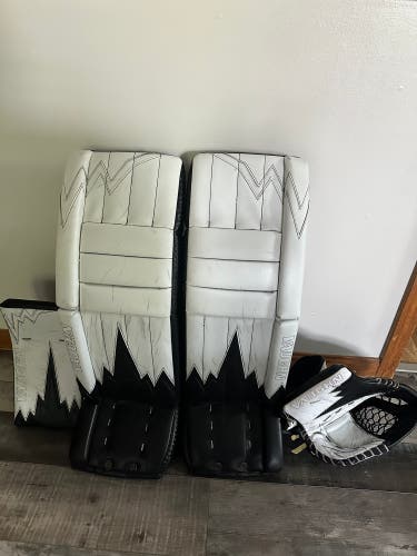 Senior Vaughn v9 full set with xp gloves