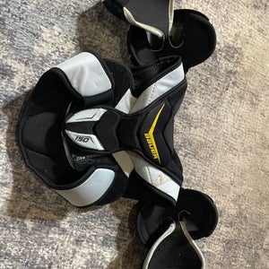 Bauer 150 shoulder pads, hockey