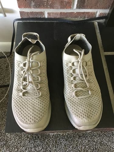 Used Size 9.0 men’s (Women's 10) Unisex True Golf Shoes