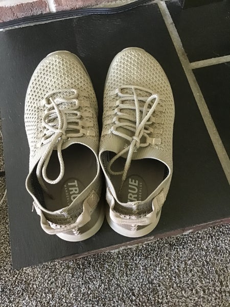 Used Size 9.0 men’s (Women's 10) Unisex True Golf Shoes