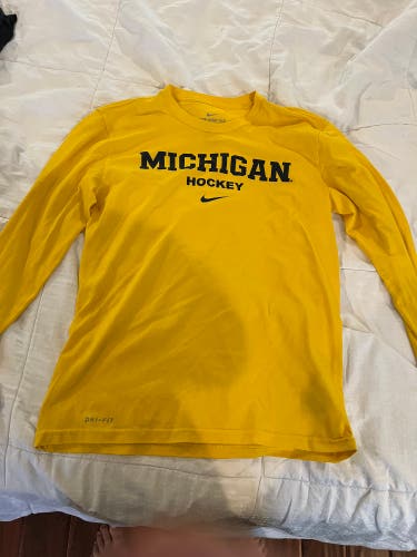 Yellow Used Men's Nike Shirt