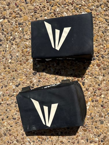 Easton Youth Kneesavers
