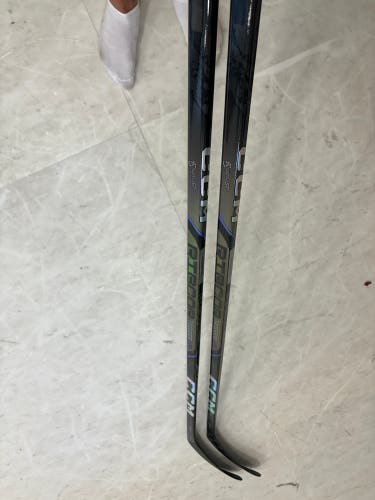 2 New Senior CCM Right Handed P28 75 Flex Trigger 9 Pro Hockey Stick