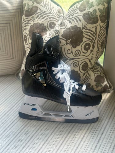 New Senior True Regular Width Pro Stock 7.5 Pro Custom Hockey Skates