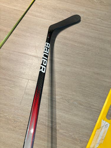 Used Senior Bauer Right Handed P92  Vapor X5 Pro Hockey Stick