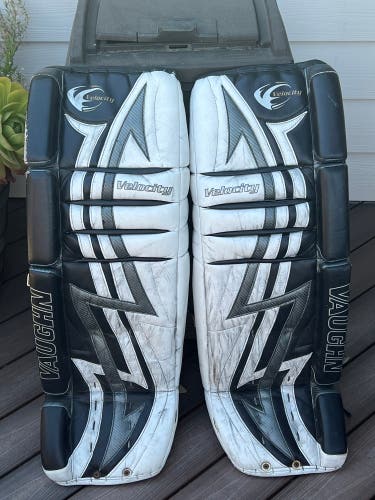 Vaughn V3 7500 Goalie Pads