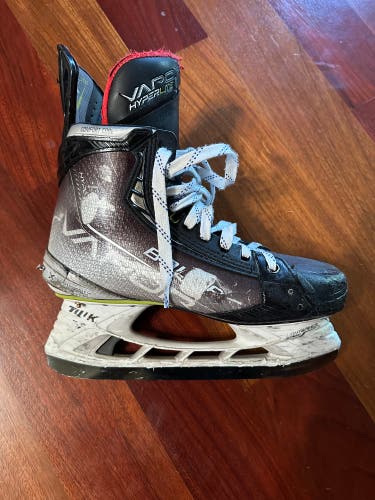 Used Senior Bauer Narrow Width 8.5 Vapor Hyperlite Hockey Skates