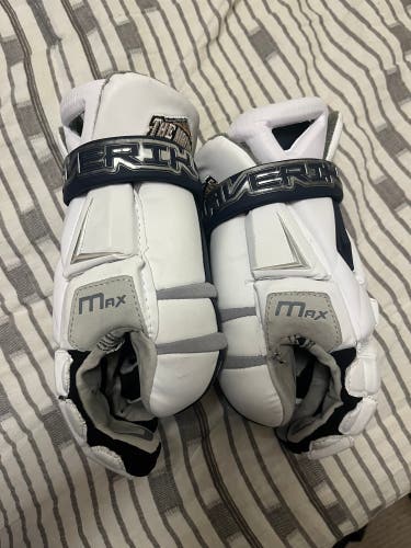 Lacrosse goalie gloves