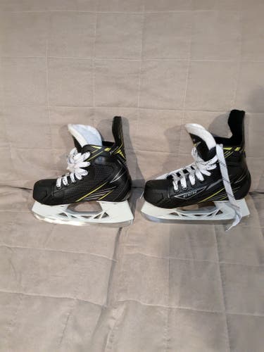 Junior CCM Tacks 2092 Hockey Skates Regular Width Size 1