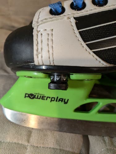 Used Verbero Powerplay Adjustable Youth Hockey Skates Regular Width Y6 - Y9